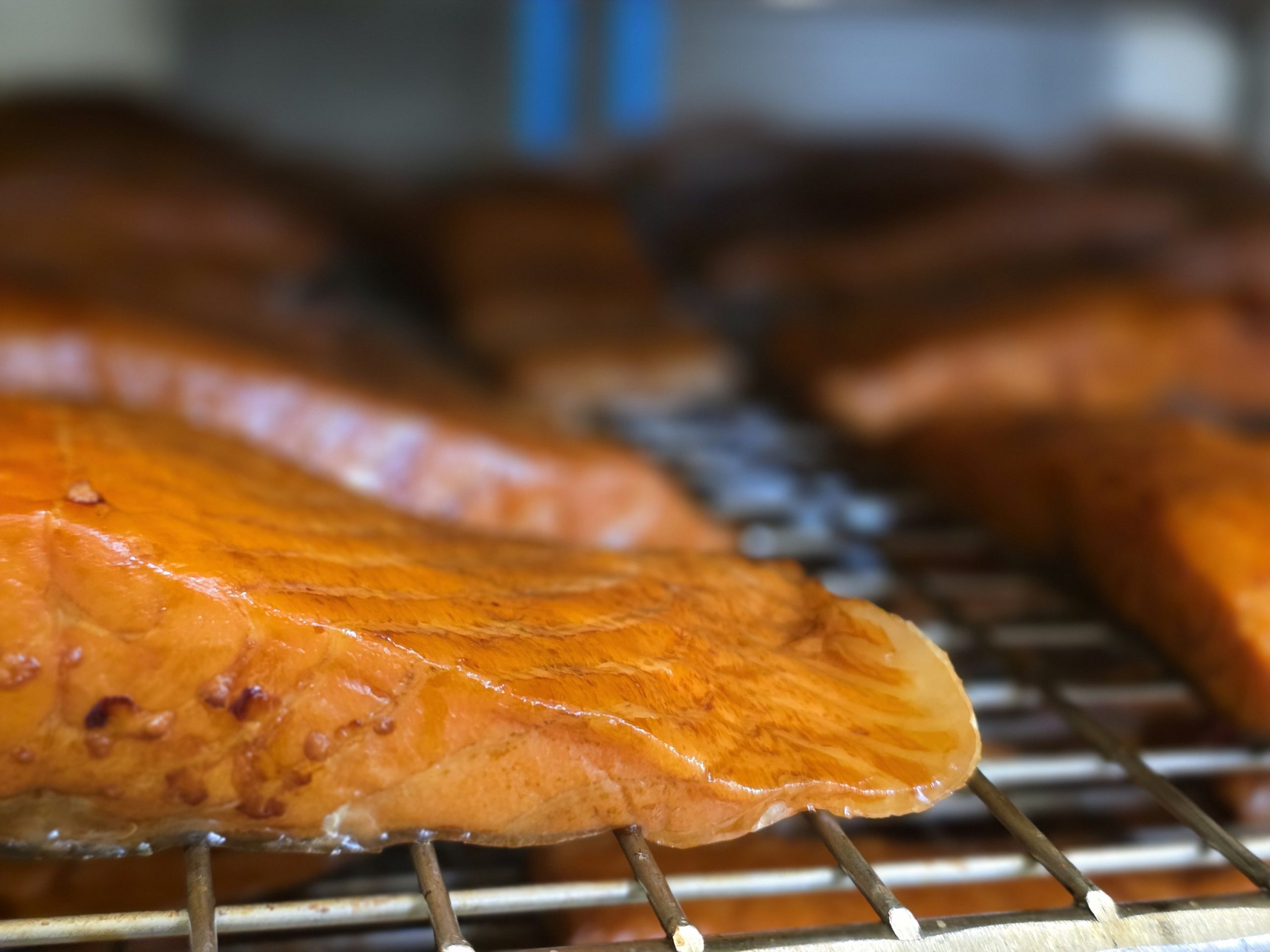 Łosoś wędzony na ciepło kawałki ok. 300 g