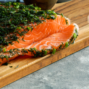 Gravlax z polędwicy łososia z koperkiem